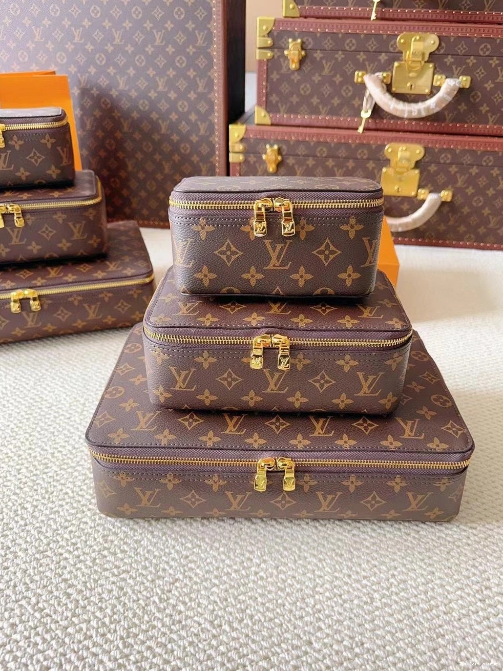 LV IN 3 MAKE POUCH 1 SET CUSTOM UP 0708